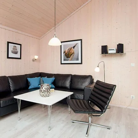 With Hearth And Wellness Holiday home Grossenbrode
