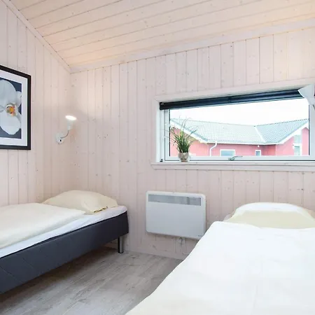 Holiday home With Hearth And Wellness *